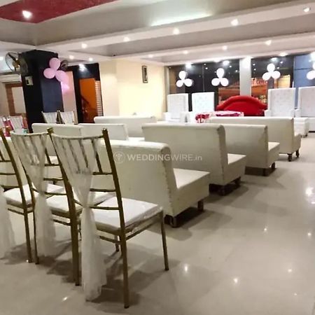 New Kumar Hotel & Banquet Lucknow Buitenkant foto