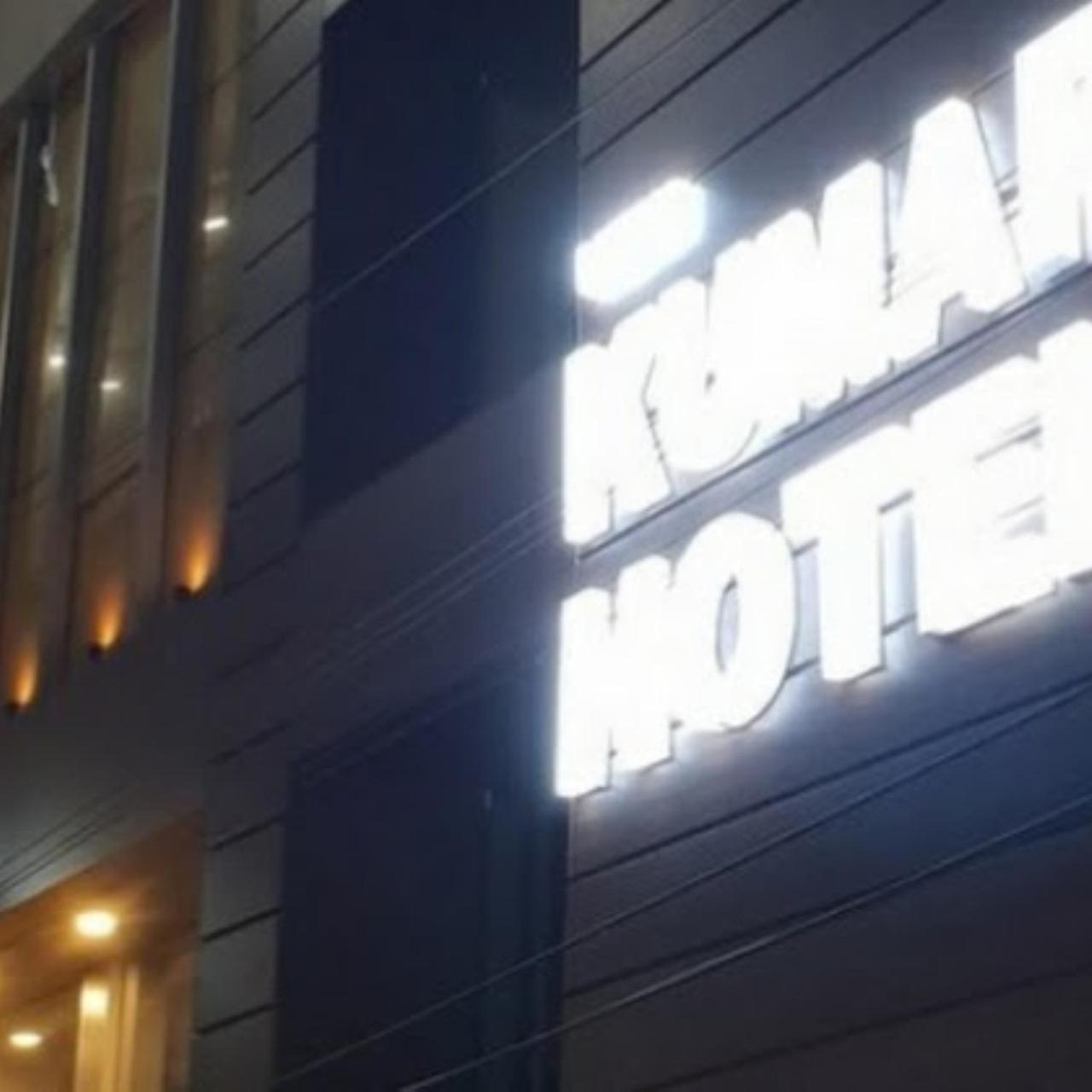 New Kumar Hotel & Banquet Lucknow Buitenkant foto