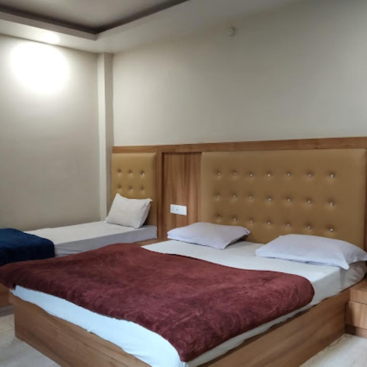New Kumar Hotel & Banquet Lucknow Buitenkant foto