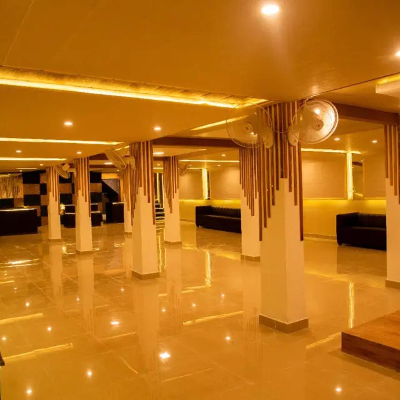 New Kumar Hotel & Banquet Lucknow Buitenkant foto