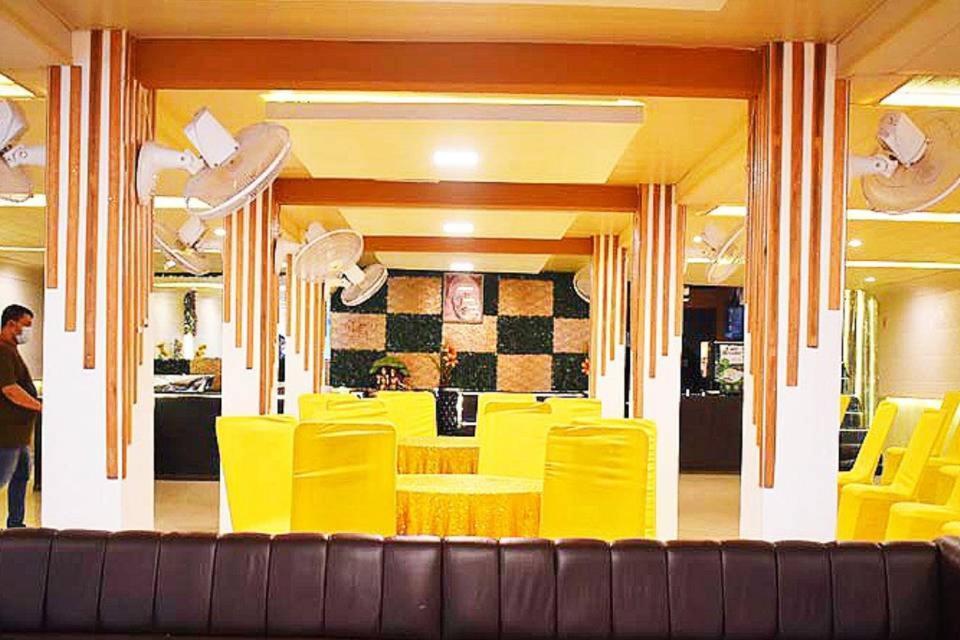 New Kumar Hotel & Banquet Lucknow Buitenkant foto