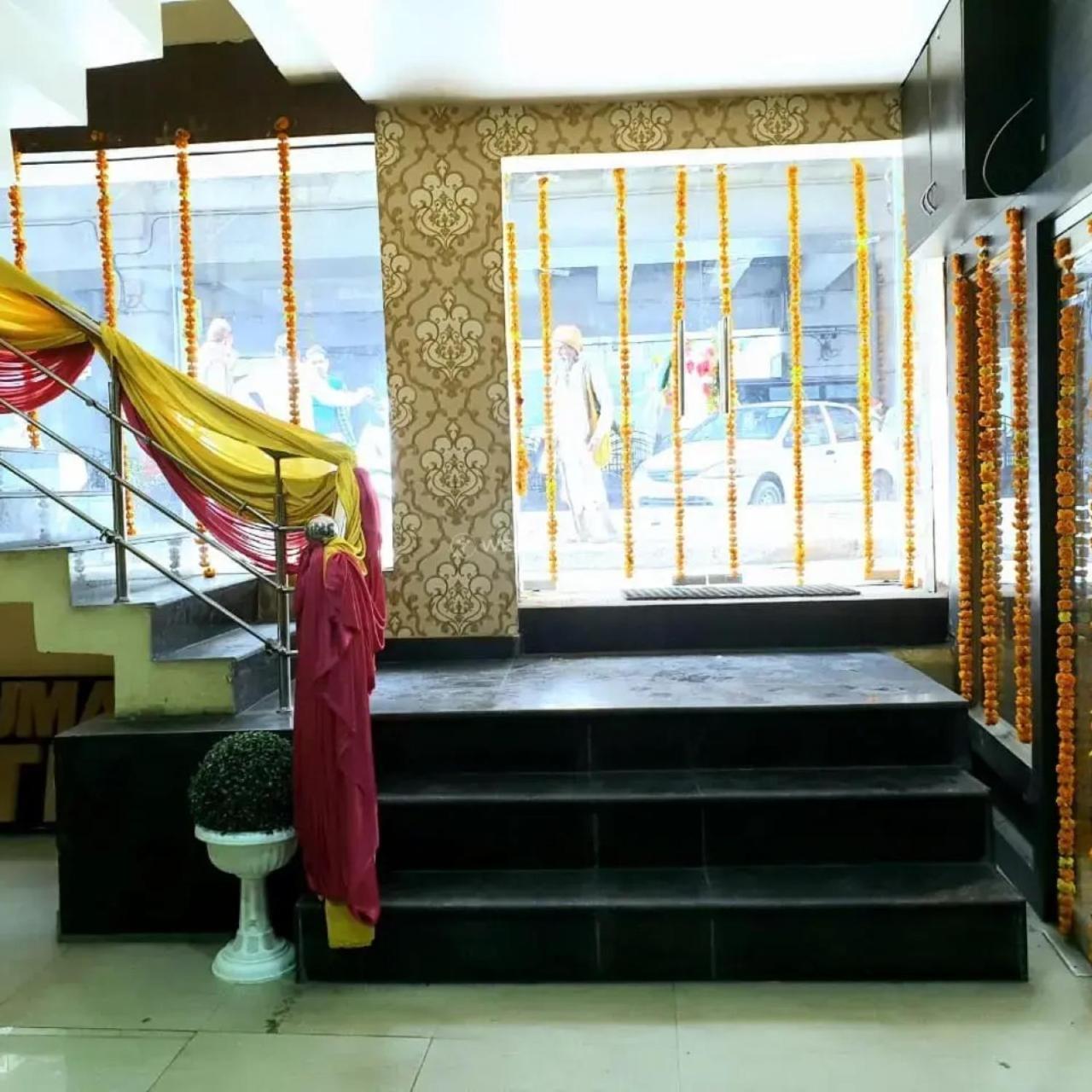 New Kumar Hotel & Banquet Lucknow Buitenkant foto