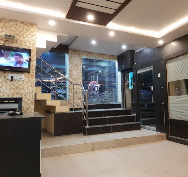 New Kumar Hotel & Banquet Lucknow Buitenkant foto